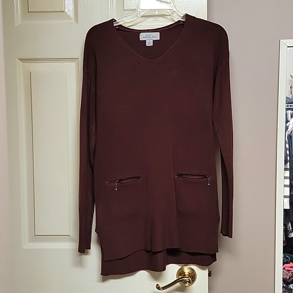 Sweater dress with zip pockets